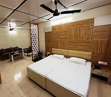 Pops Hotel & Restaurant