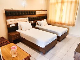 Pops Hotel & Restaurant