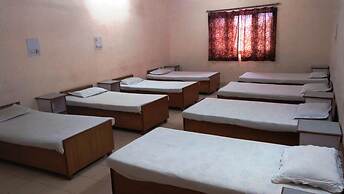 Pops Hotel & Restaurant