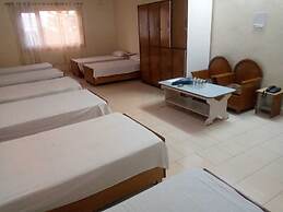 Pops Hotel & Restaurant