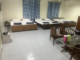 Pops Hotel & Restaurant