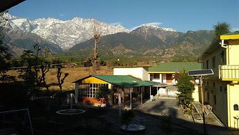 Pops Hotel & Restaurant