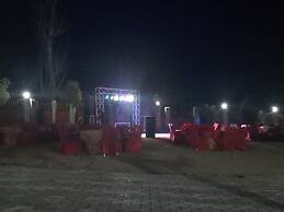 Pops Hotel & Restaurant