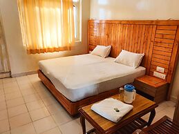 Pops Hotel & Restaurant