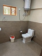 Pops Hotel & Restaurant