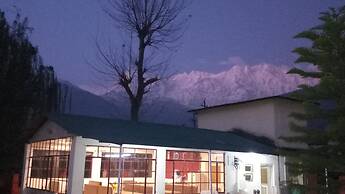 Pops Hotel & Restaurant