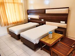 Pops Hotel & Restaurant