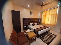 Pops Hotel & Restaurant