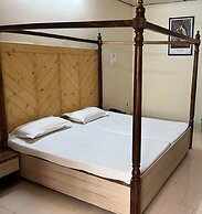 Pops Hotel & Restaurant