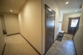 Alders 24 Outpost Dr