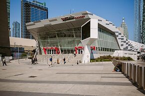 QuickStay - Elegant & Modern Condo, CN Tower Views