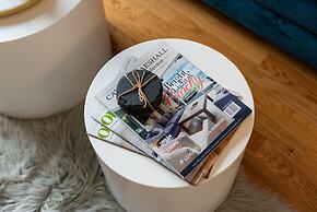 QuickStay - Elegant & Modern Condo, CN Tower Views