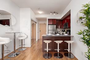 QuickStay - Elegant & Modern Condo, CN Tower Views