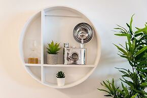 QuickStay - Elegant & Modern Condo, CN Tower Views