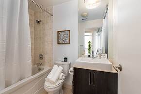 QuickStay - Elegant & Modern Condo, CN Tower Views