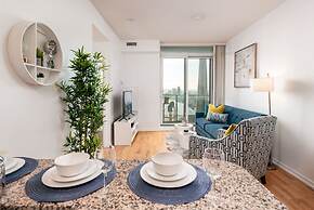 QuickStay - Elegant & Modern Condo, CN Tower Views