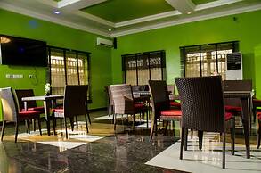 Graceland Inn & Garden