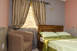 Graceland Inn & Garden