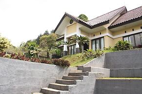 Aldeoz Ciater Cikole Villa Subang