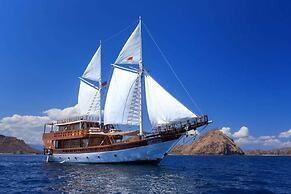 Helena Liveaboard