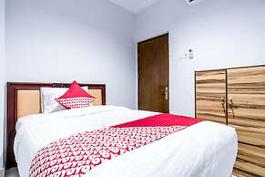 Super OYO 283 Helvetia Residence