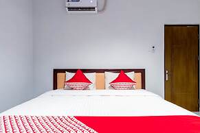 Super OYO 283 Helvetia Residence