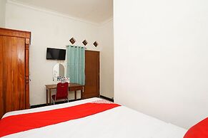 OYO 302 Karolin Homestay