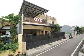 OYO 302 Karolin Homestay