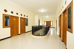 OYO 302 Karolin Homestay