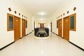 OYO 302 Karolin Homestay