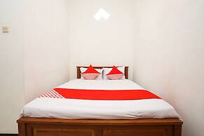 OYO 302 Karolin Homestay