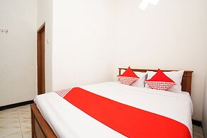 OYO 302 Karolin Homestay