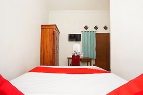 OYO 302 Karolin Homestay