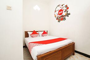 OYO 302 Karolin Homestay