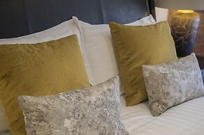 Chocolets - The Lion Suite