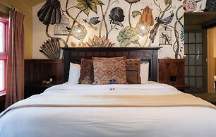 Highland Haven Creekside Inn