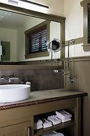 Highland Haven Creekside Inn