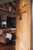 Highland Haven Creekside Inn