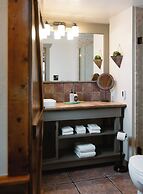 Highland Haven Creekside Inn