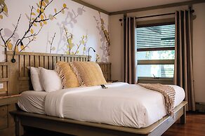 Highland Haven Creekside Inn