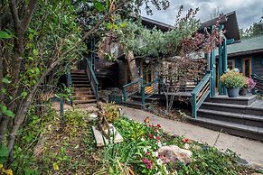 Highland Haven Creekside Inn