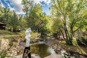 Highland Haven Creekside Inn