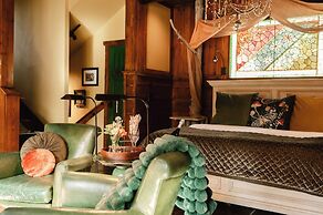 Highland Haven Creekside Inn