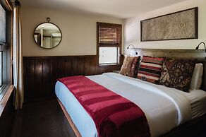 Highland Haven Creekside Inn