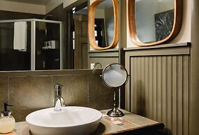 Highland Haven Creekside Inn