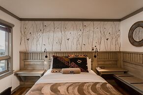 Highland Haven Creekside Inn