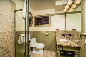 Highland Haven Creekside Inn