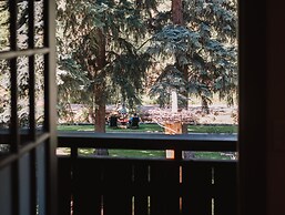 Highland Haven Creekside Inn