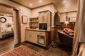 Highland Haven Creekside Inn