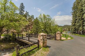 Highland Haven Creekside Inn